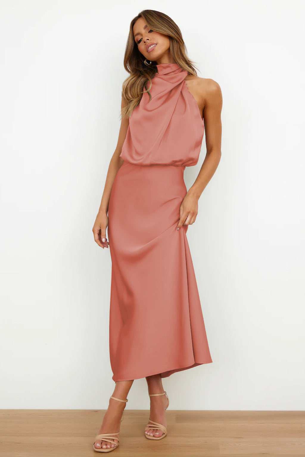 Ruby | Elegant evening dress with halter neck