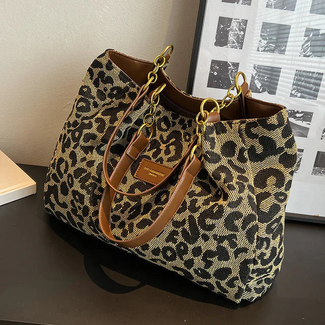Leopard - Tote Bag with Wild Print