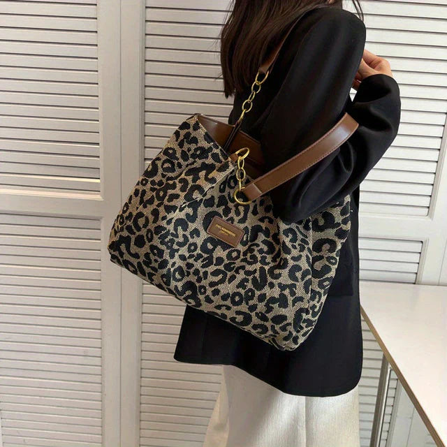 Leopard - Tote Bag with Wild Print
