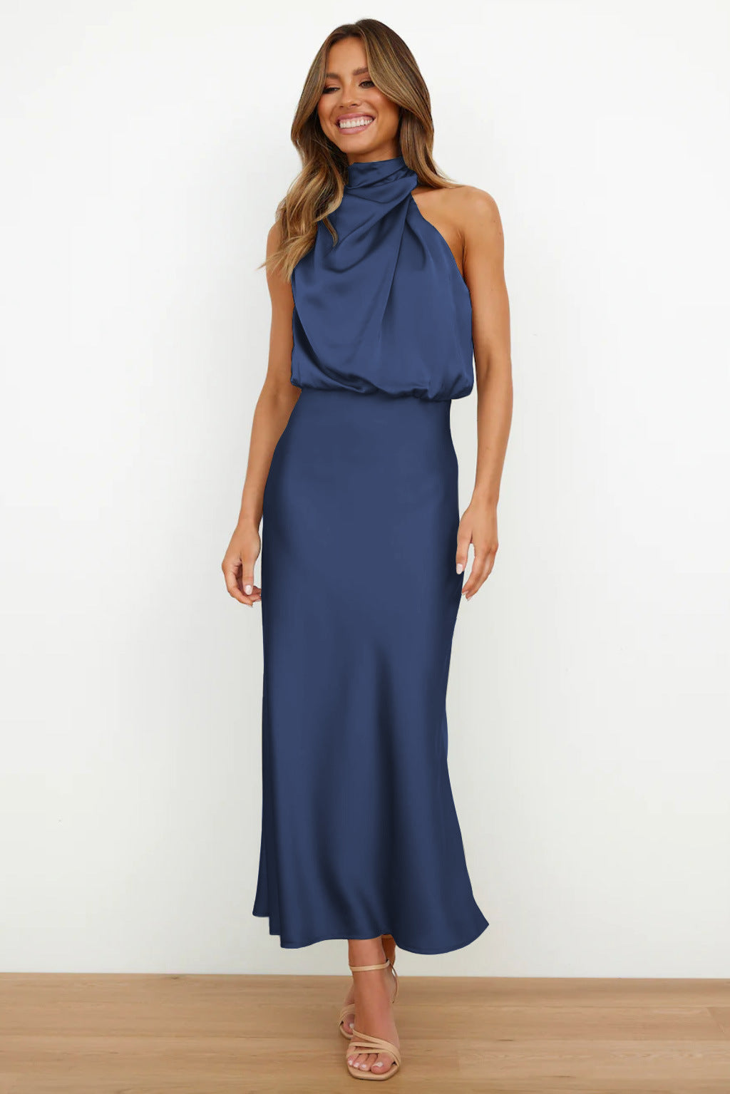 Ruby | Elegant evening dress with halter neck