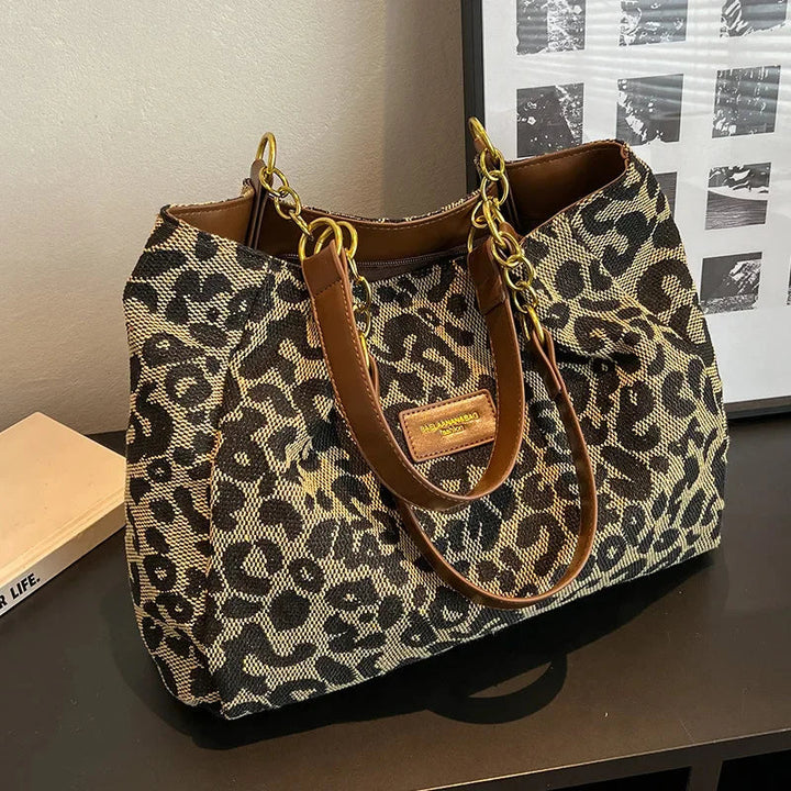 Leopard - Tote Bag with Wild Print