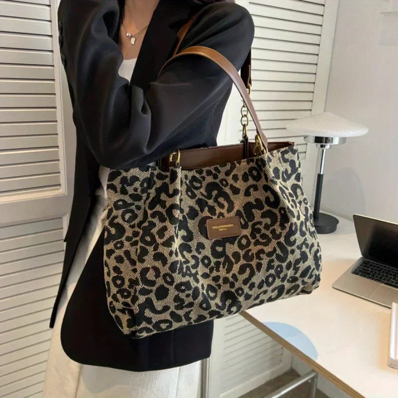 Leopard - Tote Bag with Wild Print