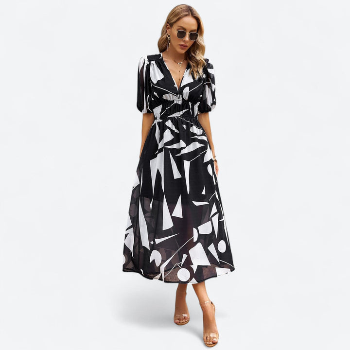 Genevieve | Charming dress with V-neck