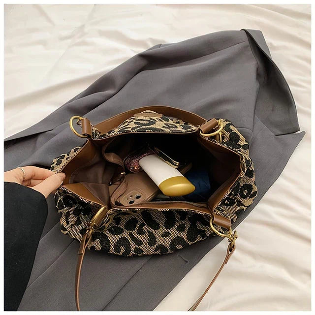 Leopard - Tote Bag with Wild Print