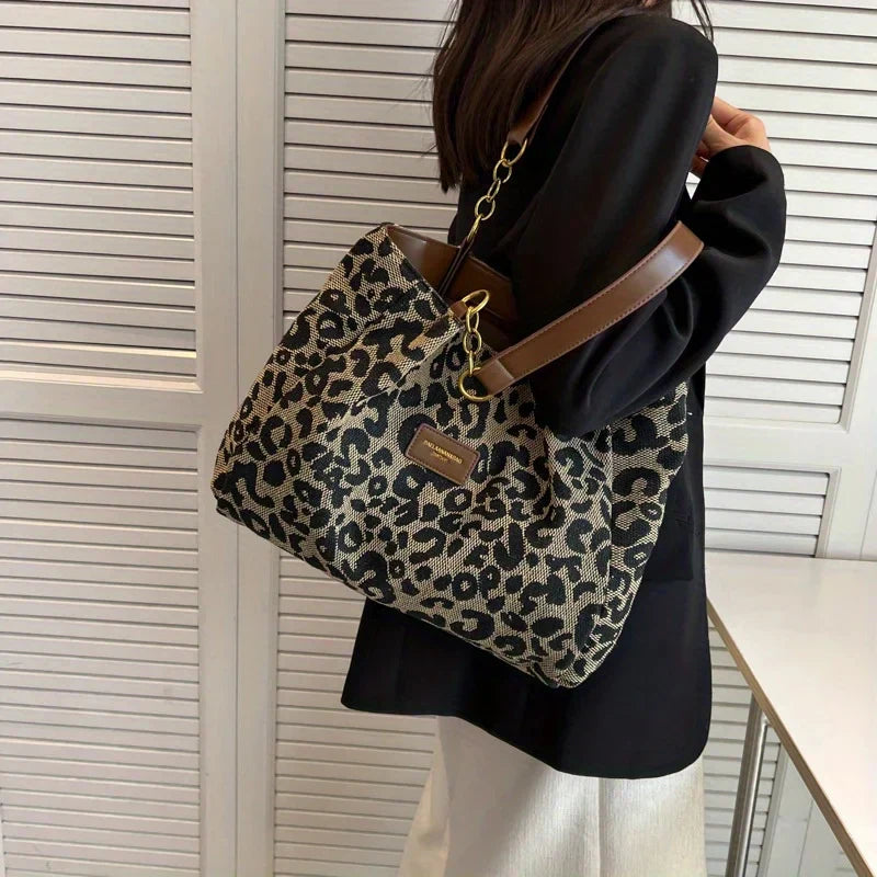 Leopard - Tote Bag with Wild Print