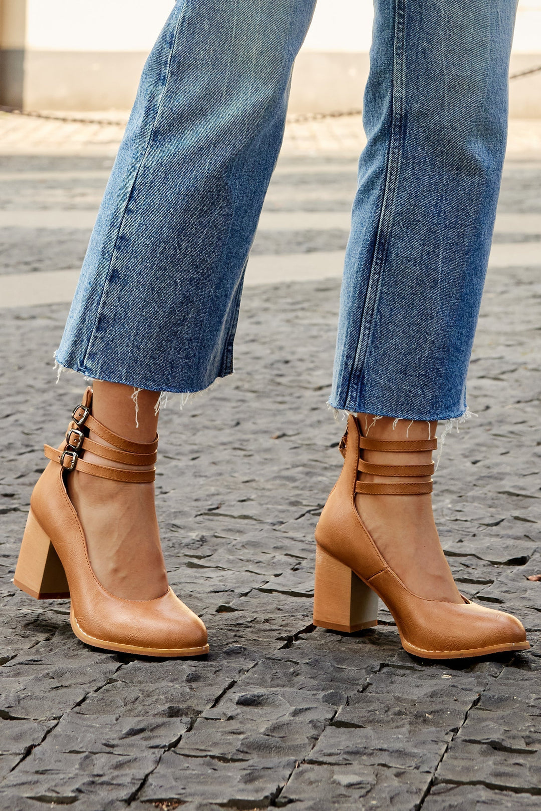 Casilda | Plain sandals with ankle strap and thick sole