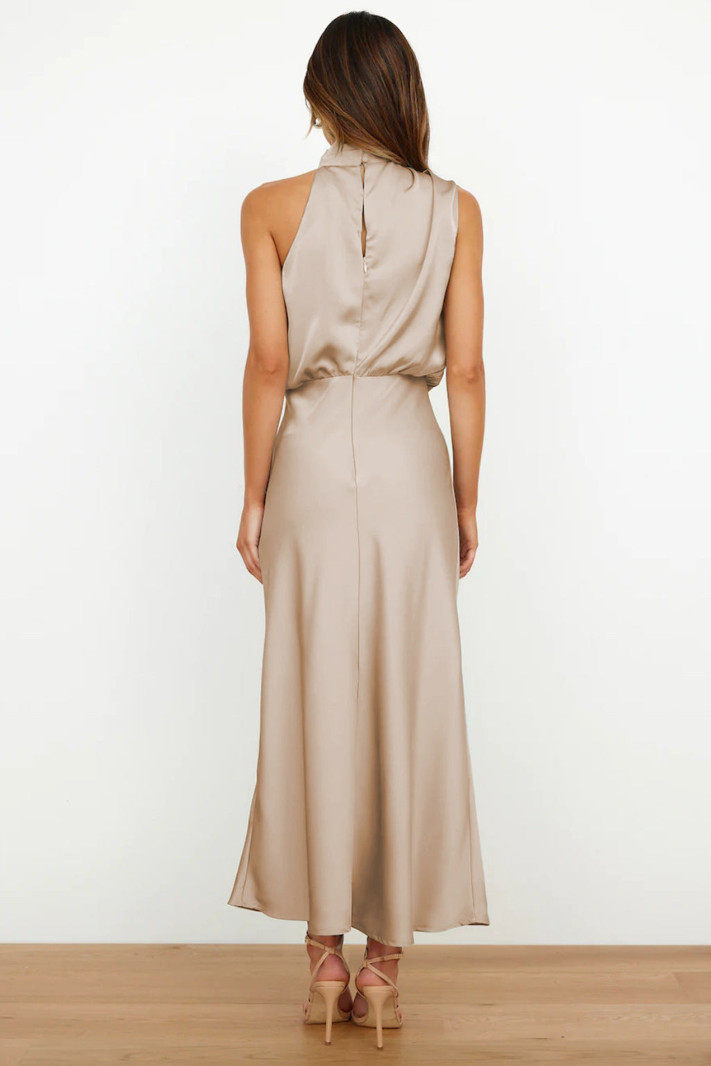 Ruby | Elegant evening dress with halter neck