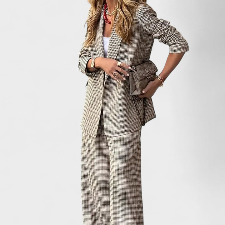 Carlene - Elegant Outfit