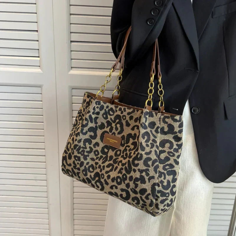 Leopard - Tote Bag with Wild Print