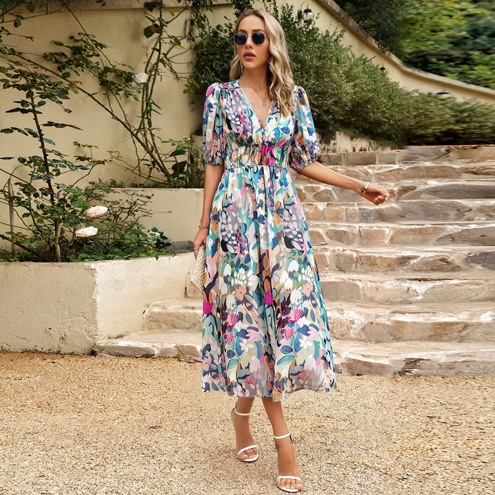Genevieve | Charming dress with V-neck