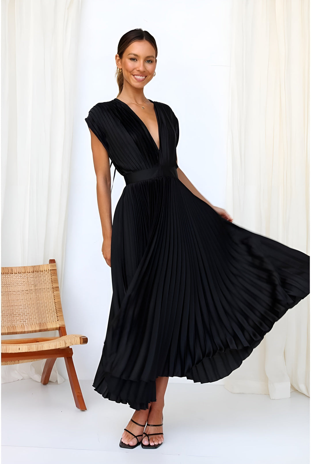 Nova | Sleeveless Dress with Pleats and Zipper
