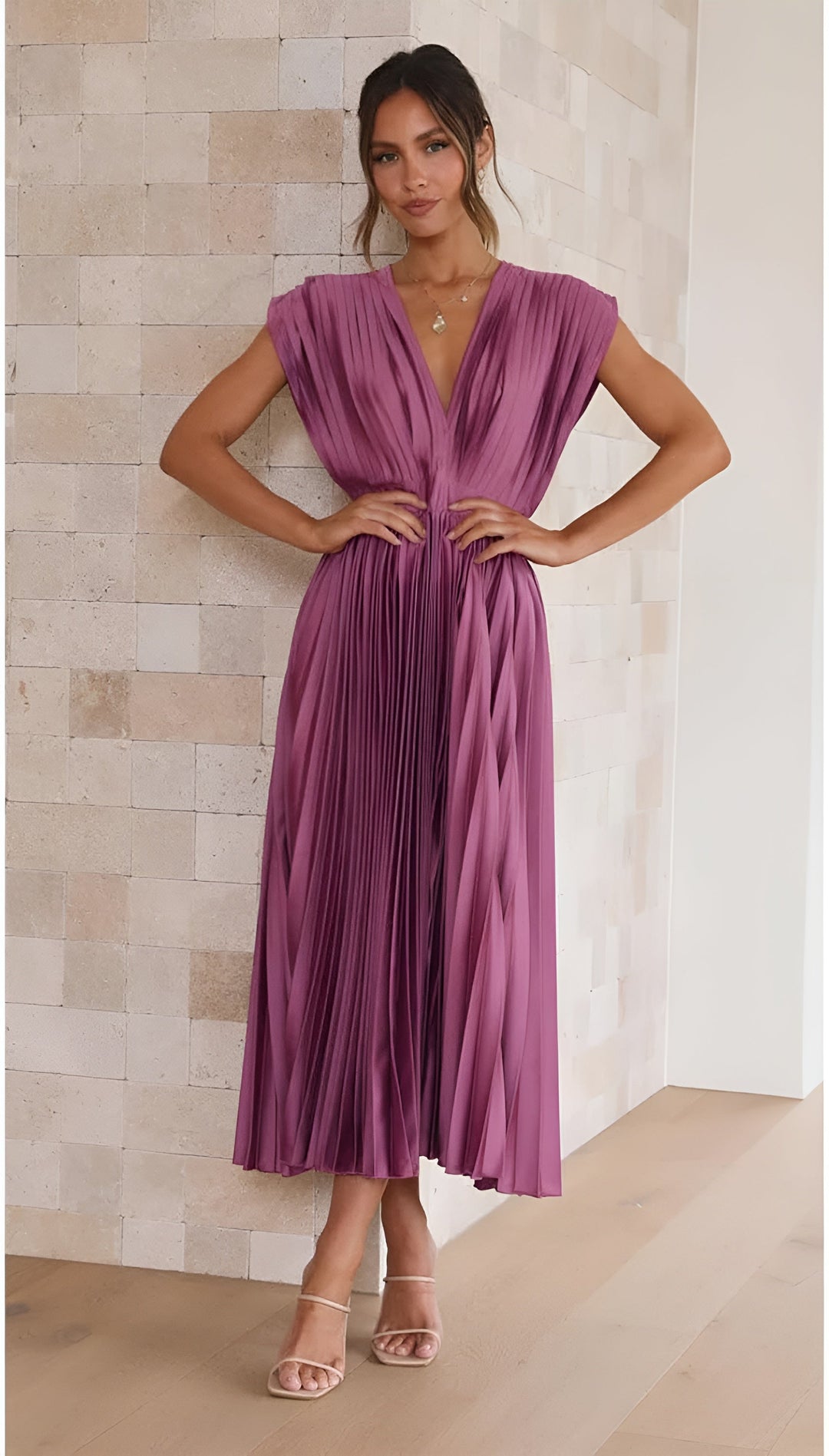 Nova | Sleeveless Dress with Pleats and Zipper