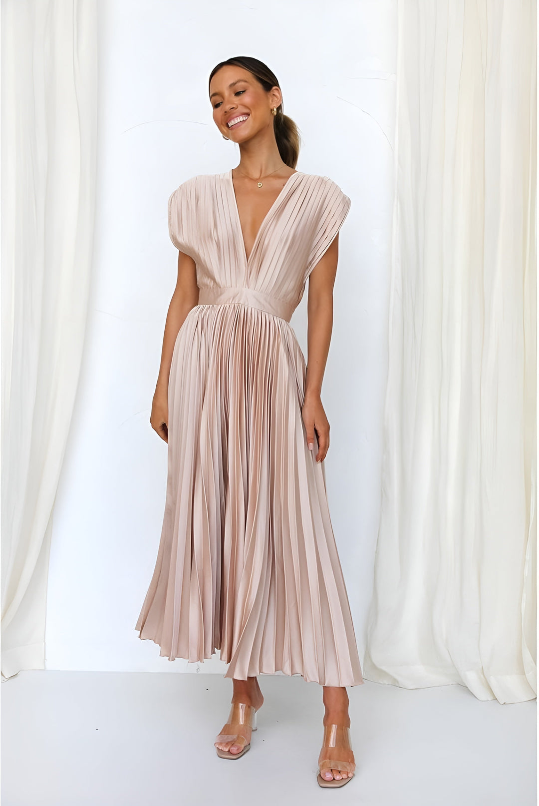 Nova | Sleeveless Dress with Pleats and Zipper