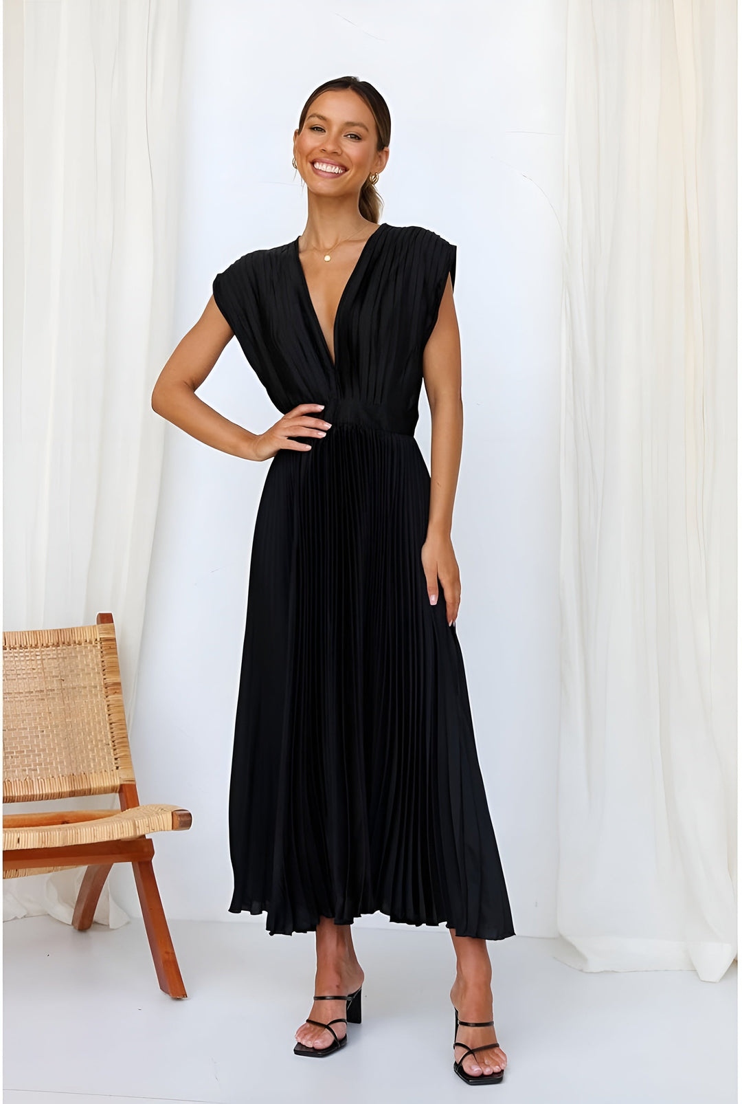 Nova | Sleeveless Dress with Pleats and Zipper