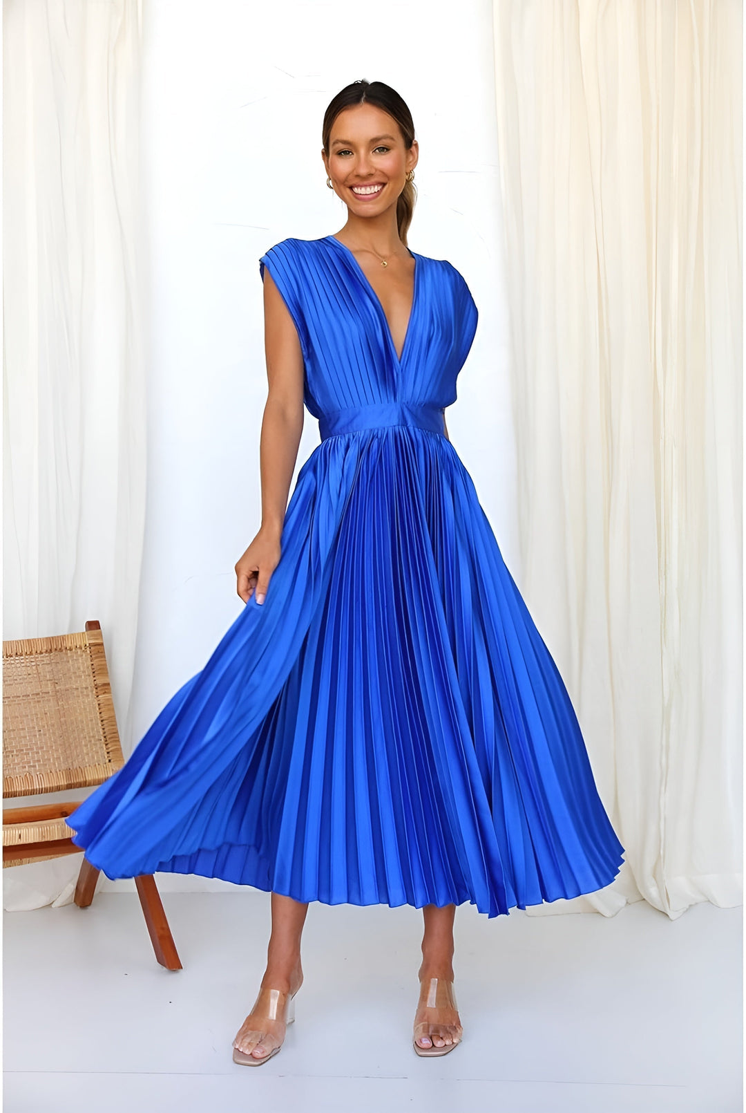 Nova | Sleeveless Dress with Pleats and Zipper