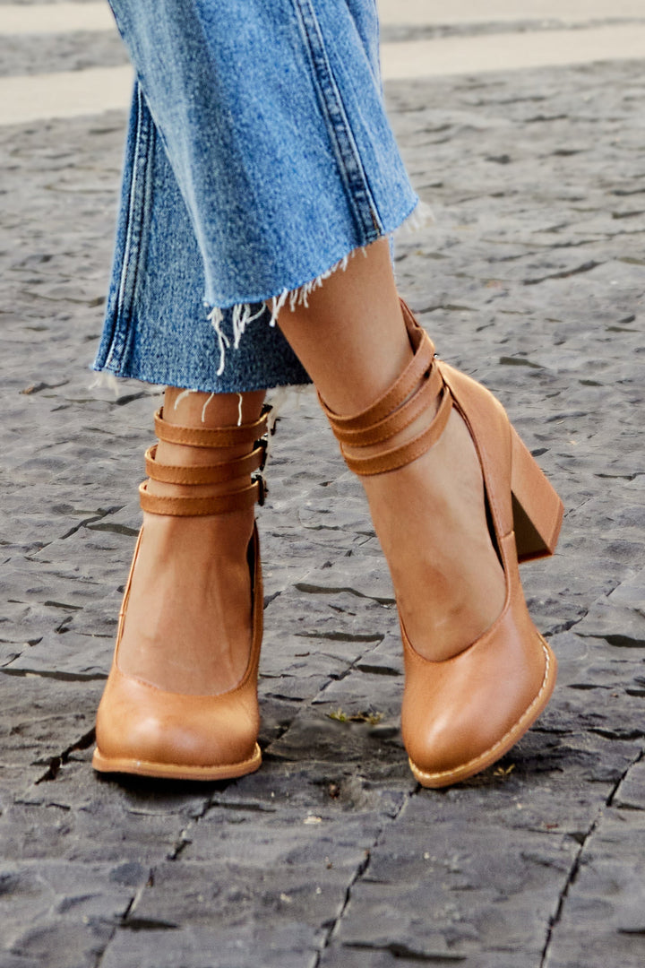 Casilda | Plain sandals with ankle strap and thick sole