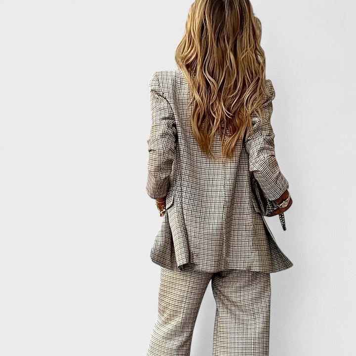 Carlene - Elegant Outfit