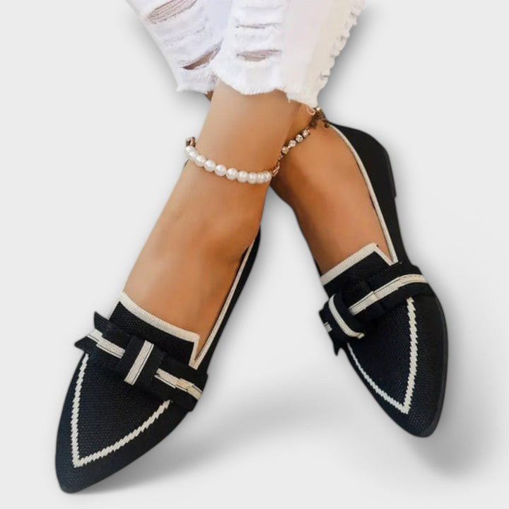 Flat women's shoes with bow design