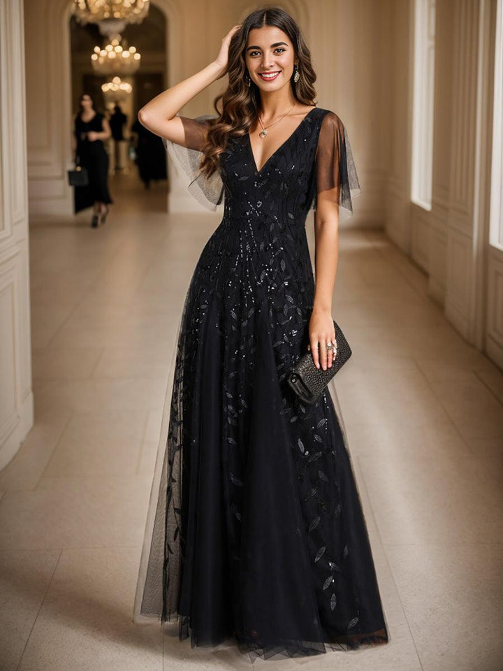 Kaylee | Long Romantic Shimmering Evening Dress with V-Neck and Straps