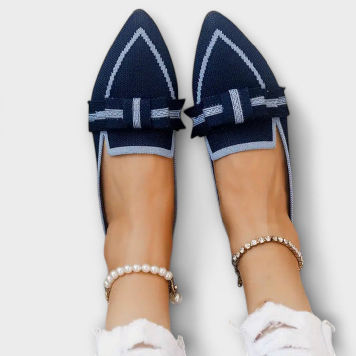 Flat women's shoes with bow design