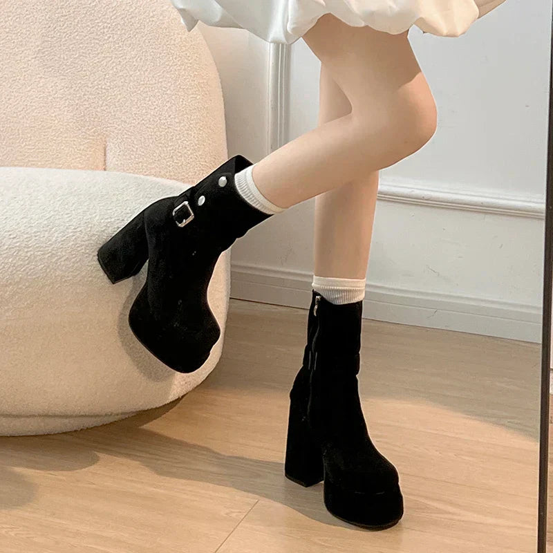 Amalia - Urban style boots with personality and confidence