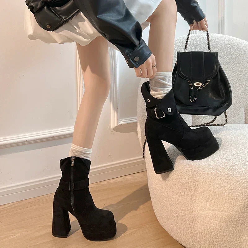 Amalia - Urban style boots with personality and confidence