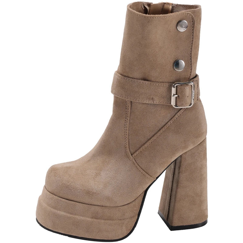 Amalia - Urban style boots with personality and confidence