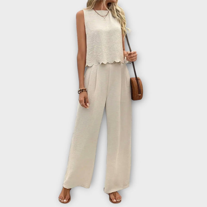 Marcia | Vest with petals and pants
