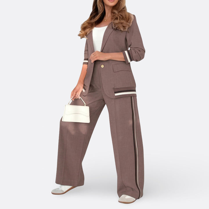 Clarissa - Elegant Casual Outfit